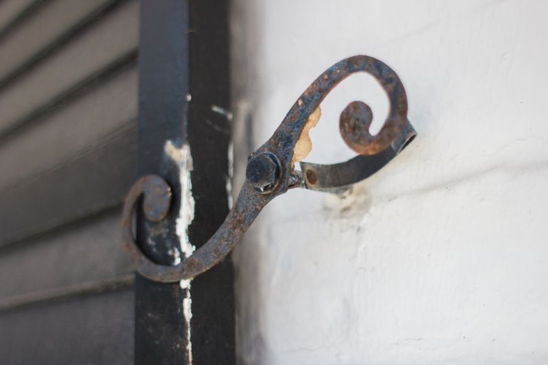 Shutter Reattachment in Kansas City, KS